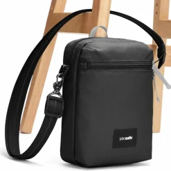 Online PacSafe GO Festival schoudertas jet black